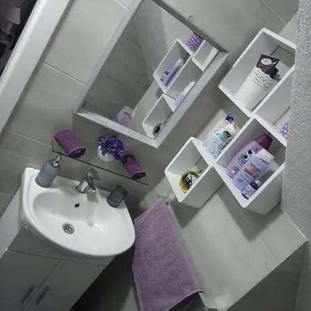 Elly Apartment